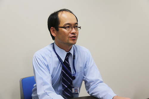 Photograph of Associate Professor Kiyotaka Watanabe