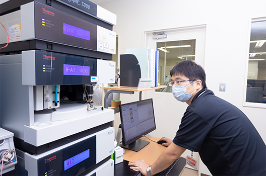 Teikyo University has four mass spectrometers, which are used in various research fields.
