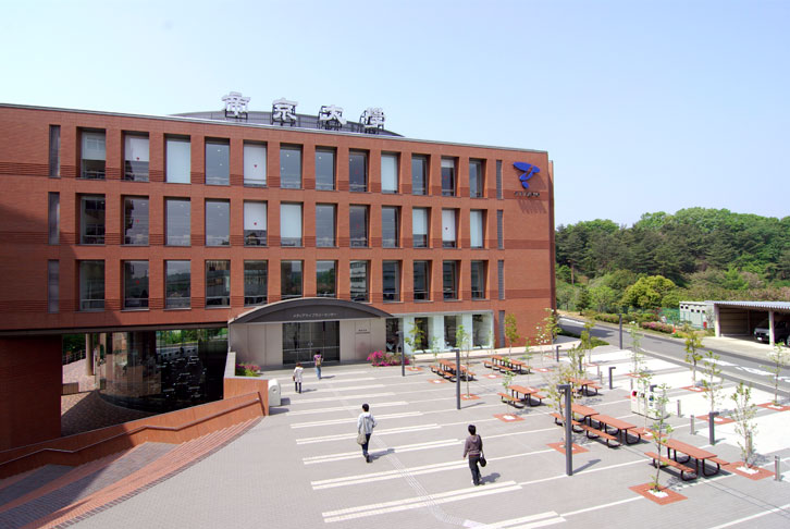 Exterior view of Teikyo University Media Library Center